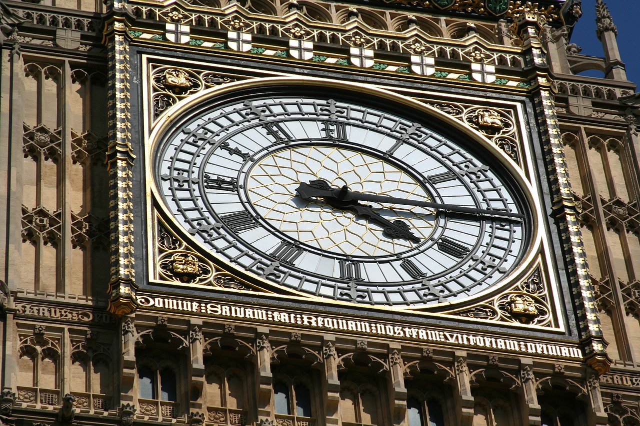 Zegar na wieży Big Ben w Londynie